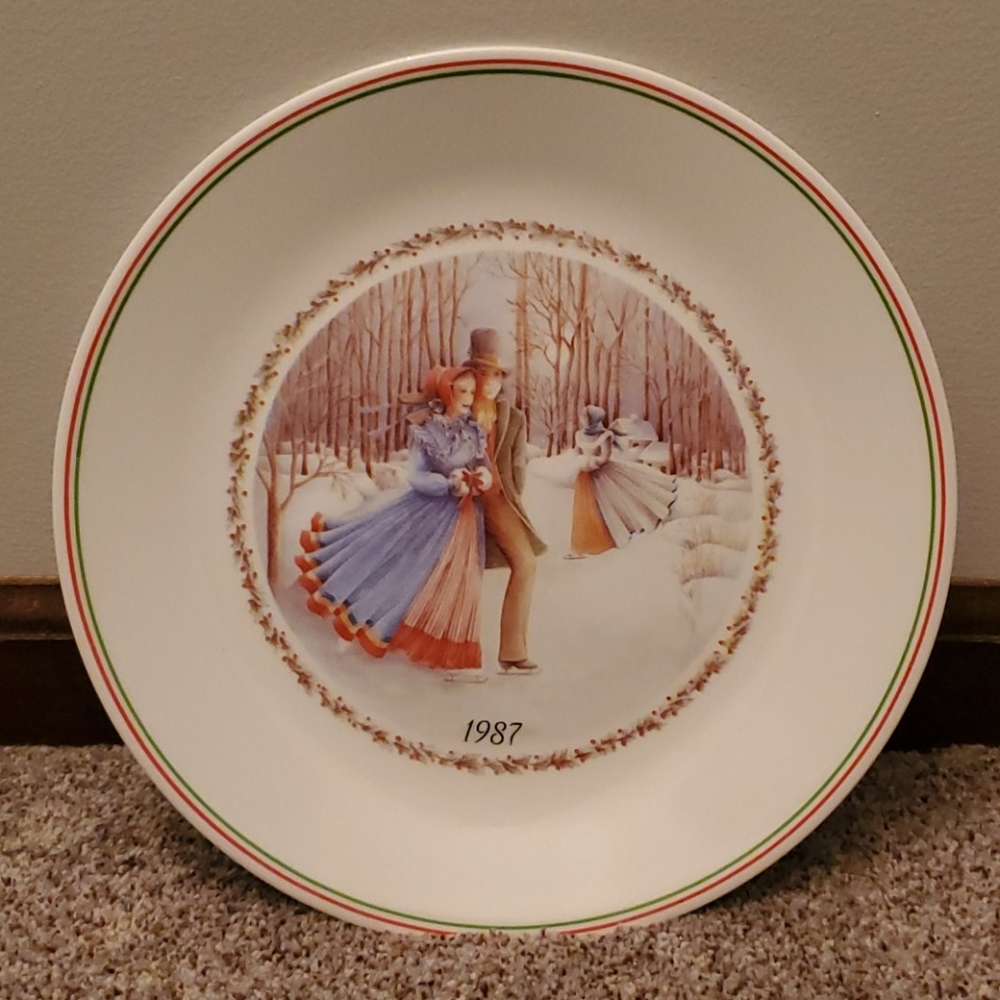 Corelle 1987 Christmas Plate